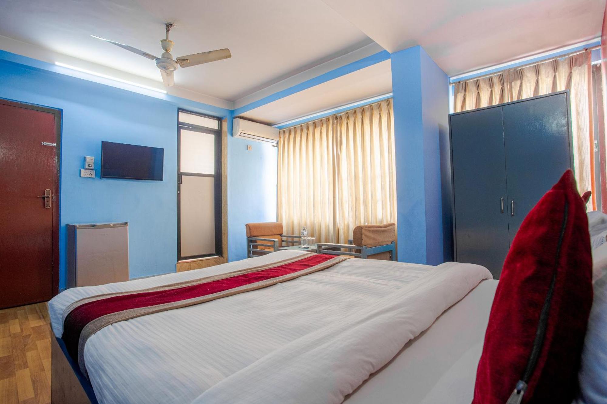 Oyo 808 Hotel Om Ganapati Pvt Ltd Kathmandu Bagian luar foto