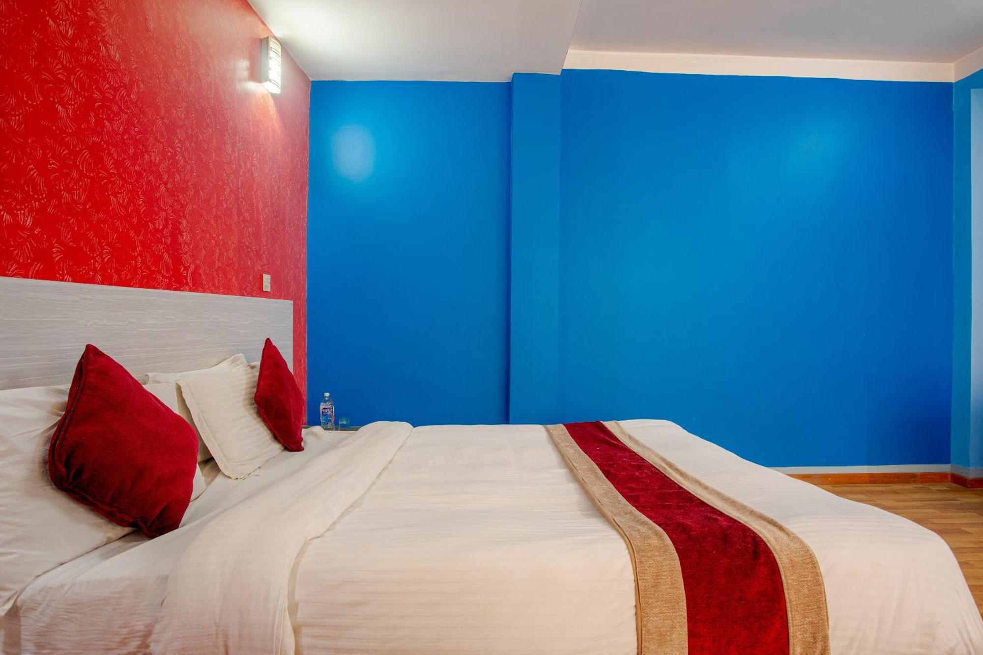 Oyo 808 Hotel Om Ganapati Pvt Ltd Kathmandu Bagian luar foto