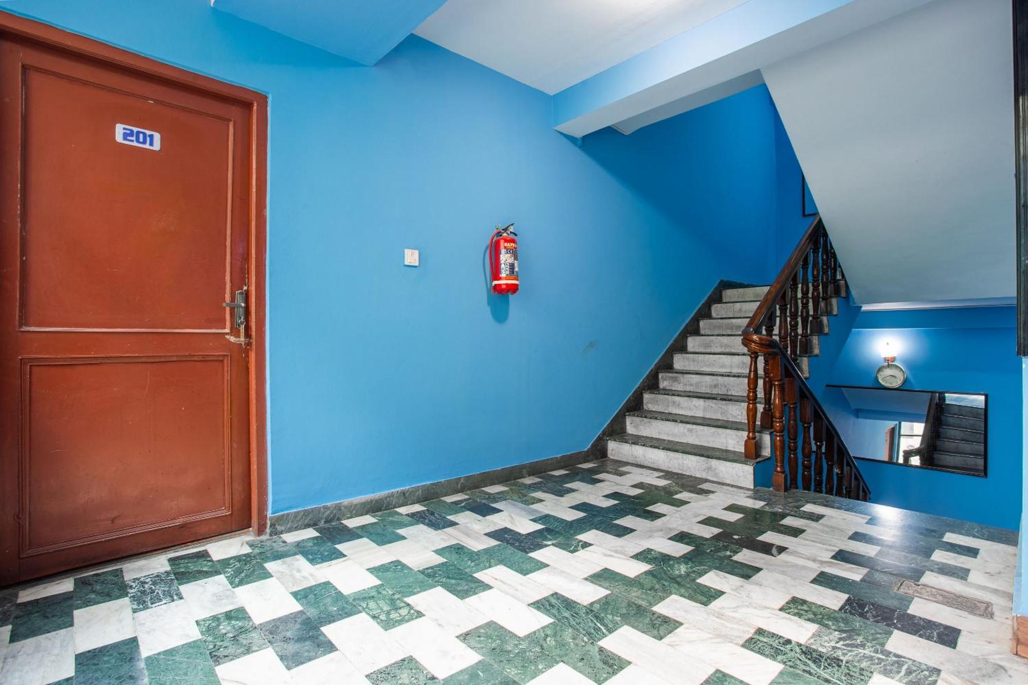 Oyo 808 Hotel Om Ganapati Pvt Ltd Kathmandu Bagian luar foto