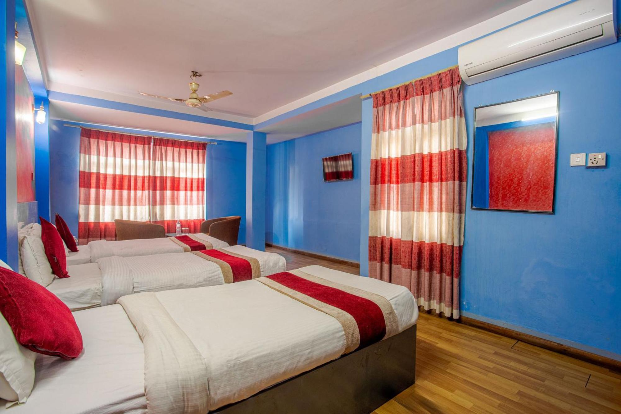 Oyo 808 Hotel Om Ganapati Pvt Ltd Kathmandu Bagian luar foto
